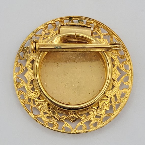 Vintage Gold Tone Circular Scarf Clip/Brooch with… - image 4