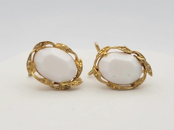 Vintage 1950s Gold Tone & White Faceted Stone Wingback Clip On Earrings with Leaves Motif Costume Jewelry Oversize Chunky Oval Textured