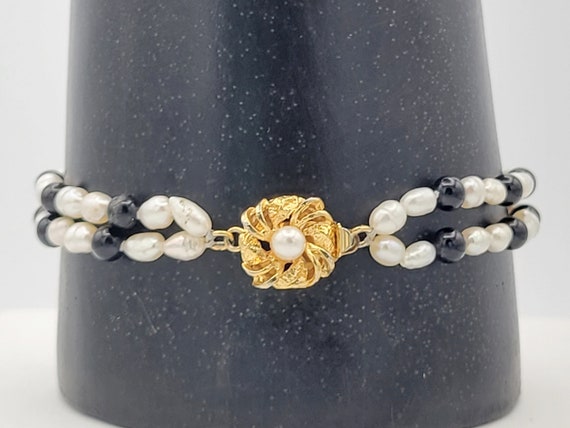 Vintage Two Strand Freshwater Baroque Pearls & Black Beaded Bracelet with Box Clasp Costume Jewelry Statement Retro Genuine Gold Tone White