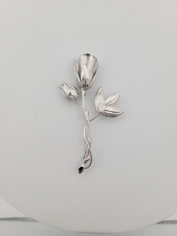 Vintage 1970s Textured Silver Tone 3D Long Stem Rose Brooch Costume Jewelry Retro Statement Women Pin Large Oversize Leaves Petals Vine