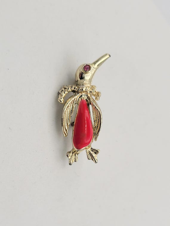 Vintage Shining Gold Tone Penguin Brooch with Pink Rhinestone & Hot Pink Enamel Accent Costume Jewelry Retro Women Statement Pin Bird