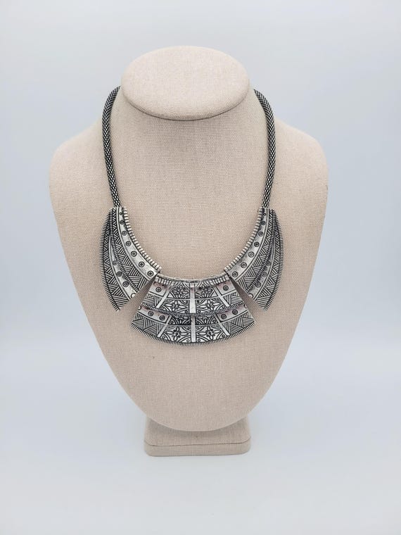 Vintage Silver Tone & Black Enamel Engraved Collar Bib Necklace Costume Jewelry Retro Statement Women Adjustable Chunky 3 Large Links