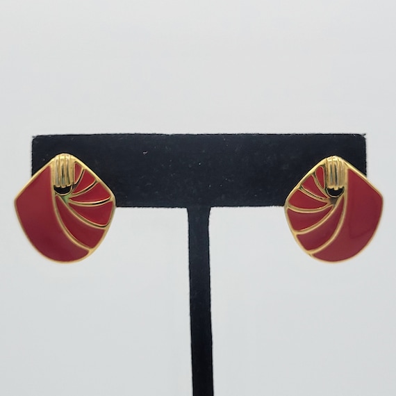 Vintage 1990s Trifari Gold Tone & Red Enamel Shield Shaped Stud Earrings Costume Jewelry Retro Women Statement 7/8" Art Deco Fashion Posts