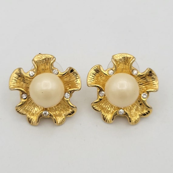 Vintage Gold Tone Textured Floral Stud Earrings with White Faux Pearl Beads & Rhinestone Accents Costume Jewelry Statement Accessories