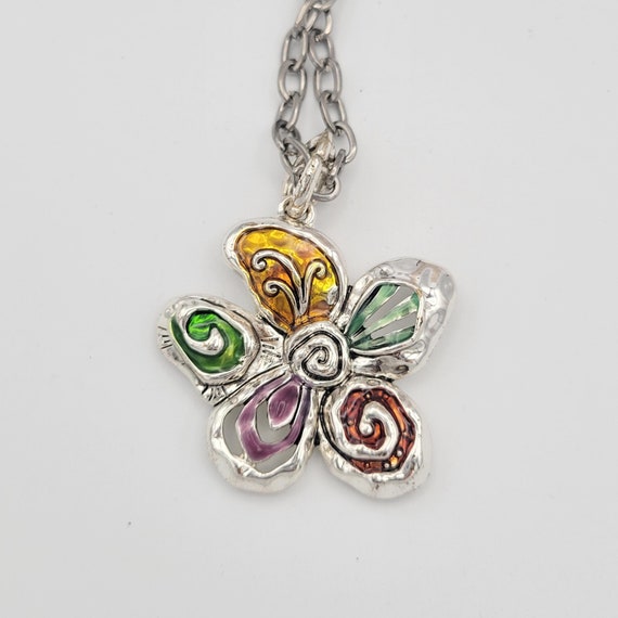 Vintage Shiny Silver Tone Cable Chain Necklace with Stylized Floral Pendant Necklace Costume Jewelry Retro Women Statement Flower Enamel