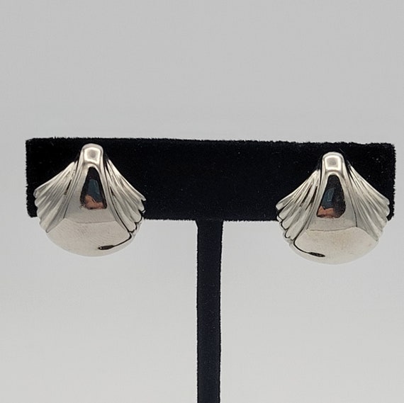 Vintage Silver Tone Smooth & Textured Fan Shaped Clip On Earrings Costume Jewelry Retro Statement Women Chrome Finish Stud 3/4" Diameter
