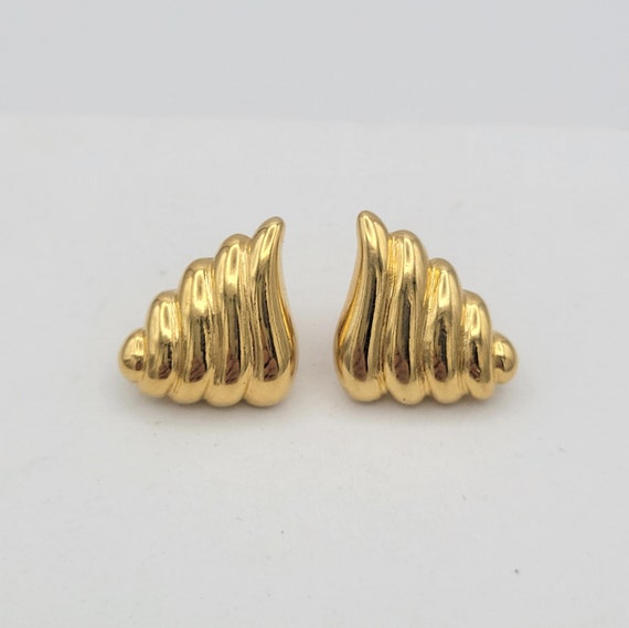 Vintage 1980s Monet Gold Tone Puffed Textured Triangle Stud Earrings Costume Jewelry Retro Simple Wavy Puffy Ribbed Dome Small Accent