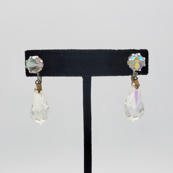 Vintage 1960s Silver Tone & Iridescent Beaded Dangle Clip On Earrings Retro Women Accessories Costume Jewelry Beads Shiny Teardrop Round
