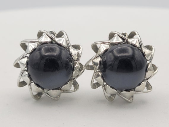 Vintage Silver Tone Single Black Faux Pearl Clip On Earrings w/ Swirled Setting Costume Jewelry Statement Retro Accessories Women Tigers Eye