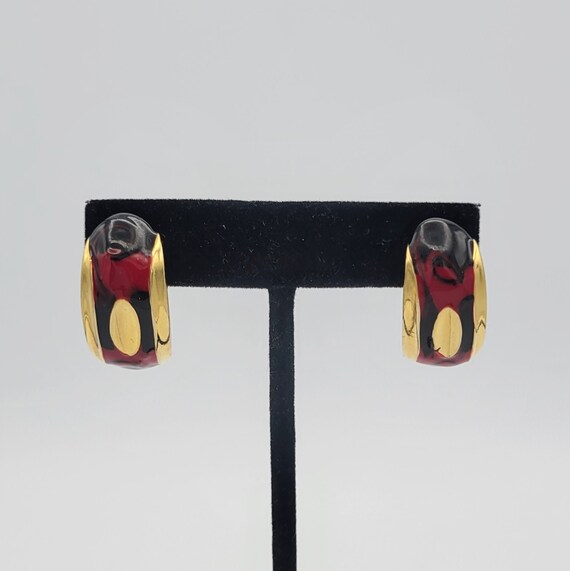 Vintage 1980s Gold Tone Semicircle Hoop Stud Earrings with Swirled Red & Black Enamel Costume Jewelry Retro Women Statement Curved Thick