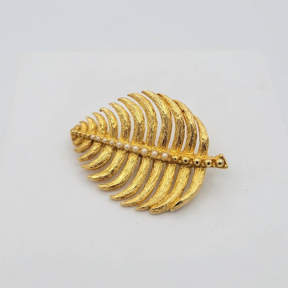 Vintage Gold Tone Textured Leaf Brooch with Faux White Pearl Accents Costume Jewelry Retro Women Statement Large Oversize Openwork Curved