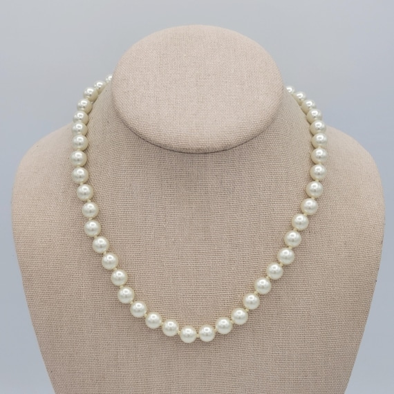 Vintage White Faux Pearl Hand Knotted Necklace with Screw Clasp Choker Collar Costume Jewelry Retro Statement Women Accessories Classic