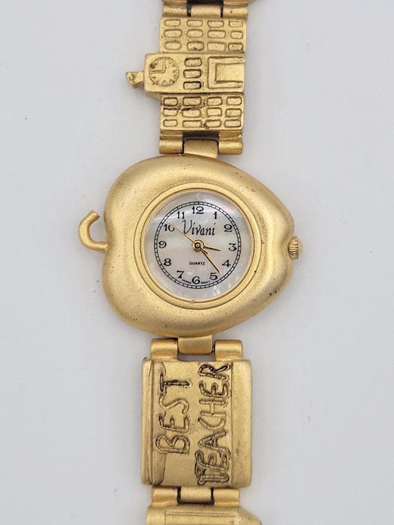 Vintage Vivani Brushed Gold Tone Best Teacher Apple Shaped Ladies Watch Costume Jewelry Retro Women Accessories Statement Timepiece MOP