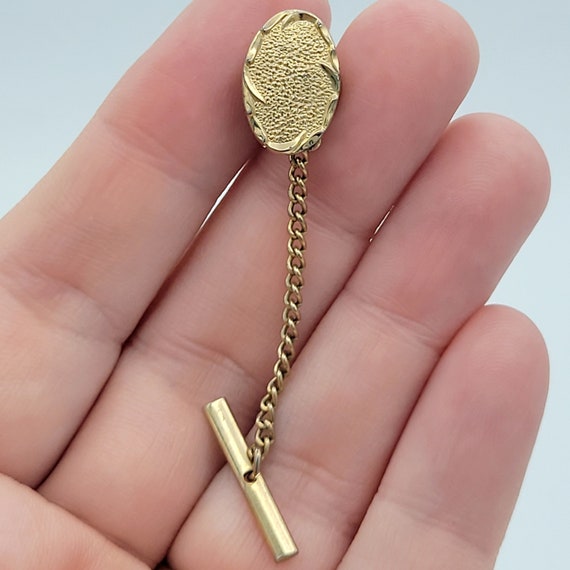 Vintage Park Lane Gold Tone Art Nouveau Style Textured Oval Tie Tack Costume Jewelry Suit Men's Accessories Geometric 5/8" Scroll Scallops