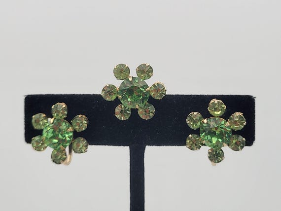 Vintage 1960s Green Rhinestone Floral Jewelry Set with Screw Back Earrings & Brooch Costume Jewelry Women Statement Accent Clip On Flowers
