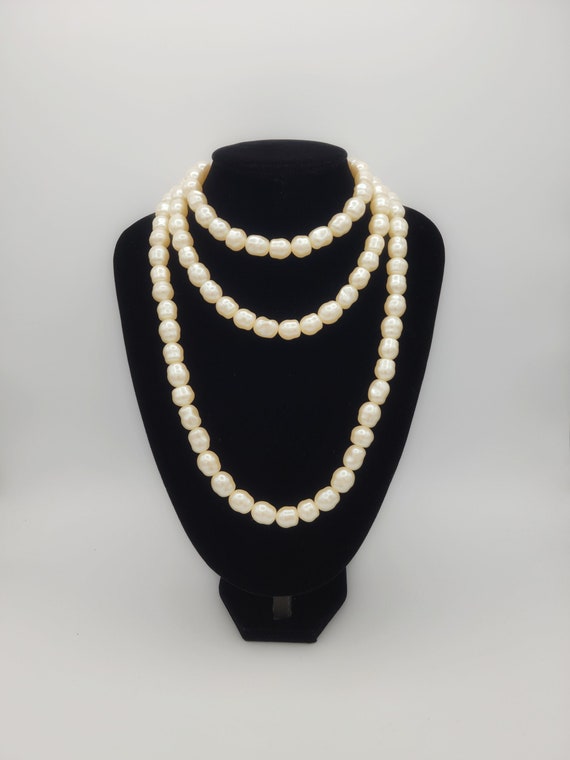 A Costume Jewelry Pearl Necklace