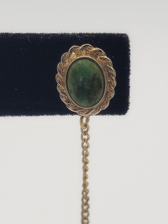Vintage 1970s 14KT Gold Plated Oval & Jade Cabochon Men's Tie Tack and Chain Costume Suit  Men's Accessories Mineral Overlay Scalloped Edge