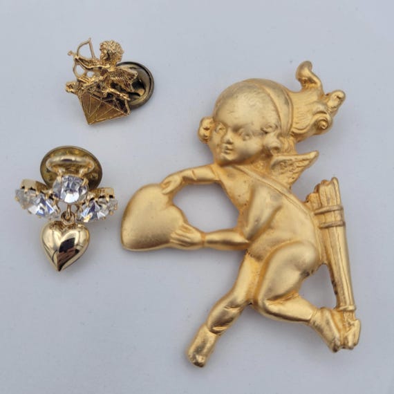 Vintage Set of 3 Gold Tone Cupid & Love Brooches Pins Costume Jewelry Retro Statement Women Pin Chrome Wings Angel Valentine Quiver Arrow