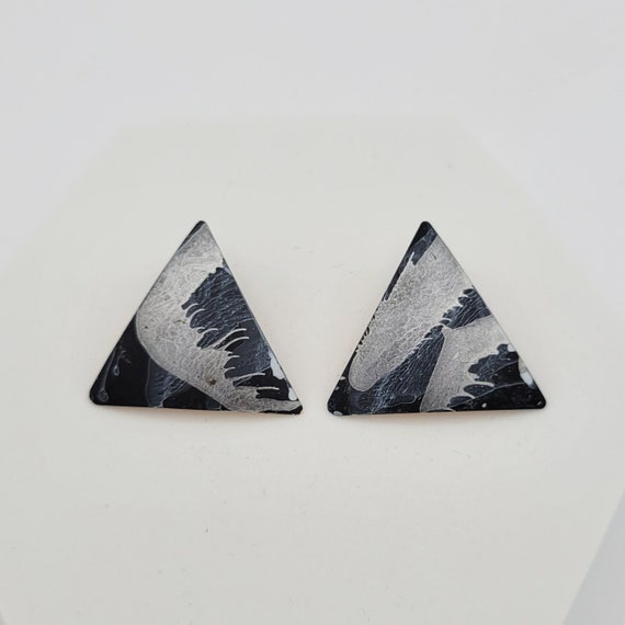 Vintage 1980s Gold Tone Curved Triangle Black & Silver Tone Splatter Painted Stud Earrings Costume Jewelry Retro Women Statement Matte
