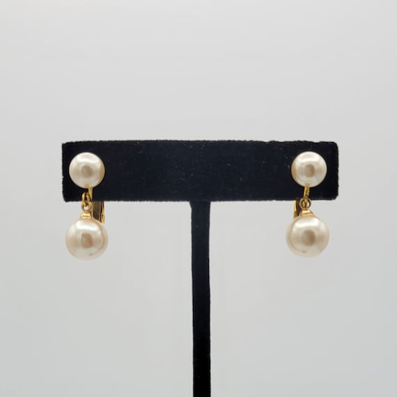 Vintage 1960s Marvella Gold Tone & Faux Pearl Dangle Clip On Screw Back Earrings Retro Women Accessories Statement Costume Jewelry Beaded