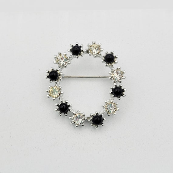 Vintage Silver Tone Rhinestone Circle Brooch with Black Cabochons Costume Jewelry Retro Statement Women Pin Shiny Openwork Circular Oval