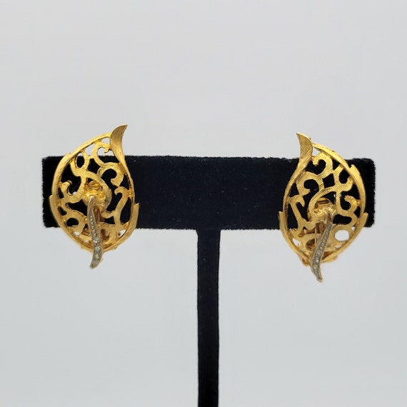 Vintage Two Tone Openwork Filigree Leaf Clip On Earrings with Rhinestones Retro Women Accessories Costume Jewelry Gold and Silver Tone