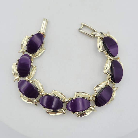 Vintage Silver Tone Leaf Patterned Linked Bracelet with Purple Accents Costume Jewelry Retro Statement Women 7 1/4" Long Snap Lock Leaves