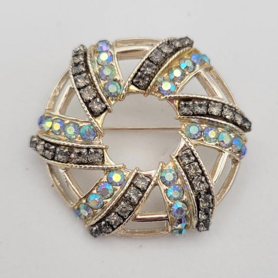 Vintage Gold Tone Circle Pinwheel Brooch with Rhinestones Openwork Costume Jewelry Retro Statement Women Pin Geometric Large Iridescent