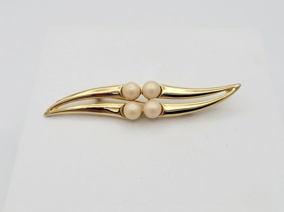Vintage Gold Tone Openwork Curved Bar Brooch with Ivory Faux Pearl Accents Costume Jewelry Retro Women Statement Large Oversize Long Beads