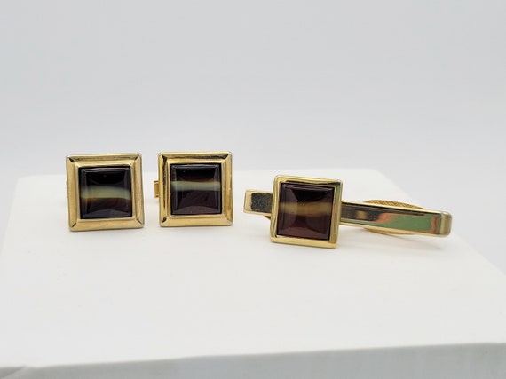 Vintage 1970s Gold Tone Faux Tiger's Eye Cuff Links & Tie Clip Costume Jewelry Suit Men's Accessories Bar Square Beveled Brown White Stripe