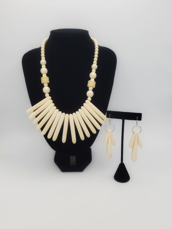 Vintage 1960s Silver Tone & Ivory Lucite Necklace and Earrings Jewelry Set Costume Retro Women Accessories Statement Long Teardrop Bib Large