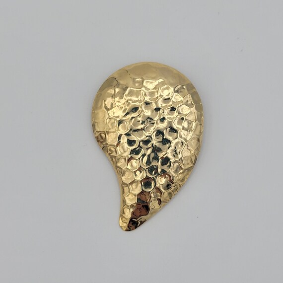 Vintage Gold Tone Hammered Teardrop Shaped Scarf Clip Costume Jewelry Retro Statement Women Comma Pear Dress Clip Lightweight Shiny