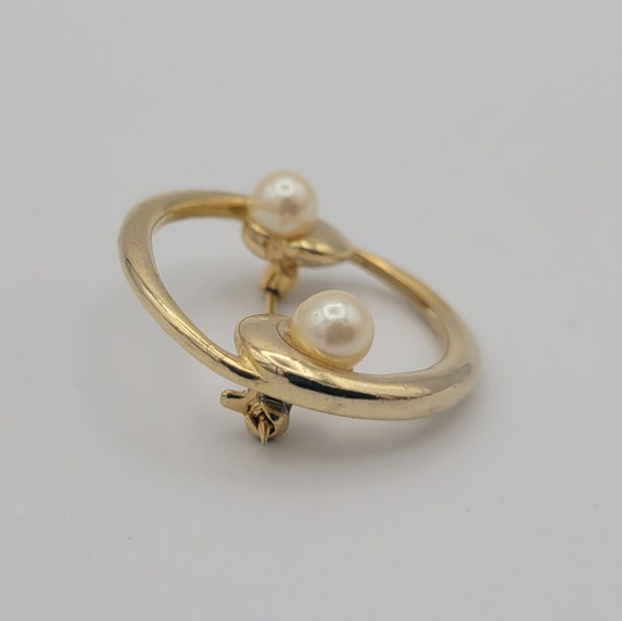 Vintage Gold Tone & Faux Pearl Circle Brooch with… - image 3