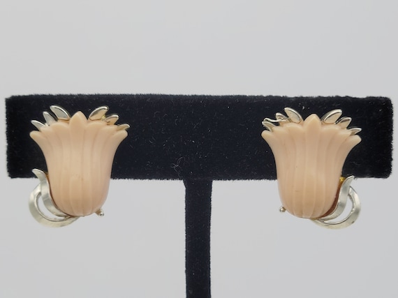Vintage 1950s Star Brand Silver Tone & Pink Lucite Tulip Screw Back Earrings Costume Jewelry Statement Retro Accessories Women 7/8" Clip On