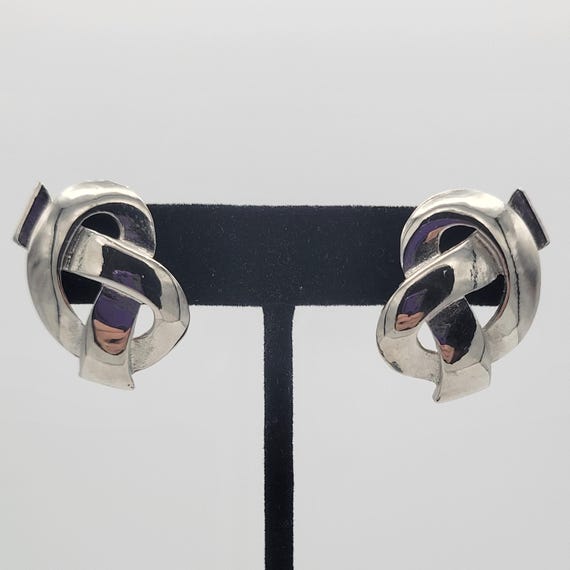 Vintage Silver Tone Chrome Finished Openwork Pretzel Shaped Clip On Earrings Statement Retro Women Accessories Costume Jewelry Knots Knotted
