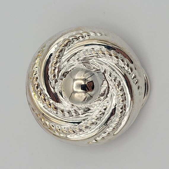 Vintage Silver Tone Chrome Pinwheel Shaped Scarf Clip Costume Jewelry Retro Statement Women Dress Clip Lightweight Button Swirl Rope Pattern