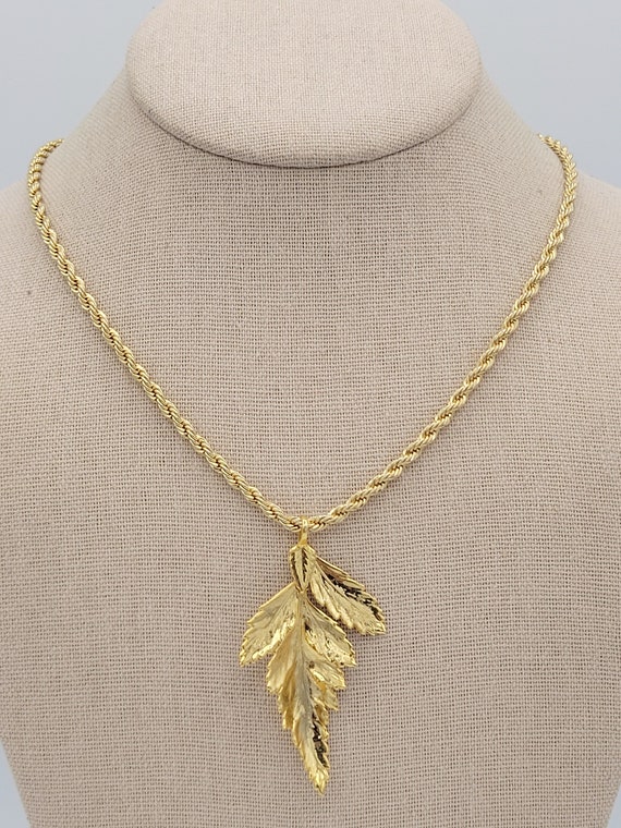 Vintage Gold Tone Leaf Shaped Pendant with Rope Chain Necklace Costume Jewelry Retro Statement Women Accessories 24" Gold Plated Leaves