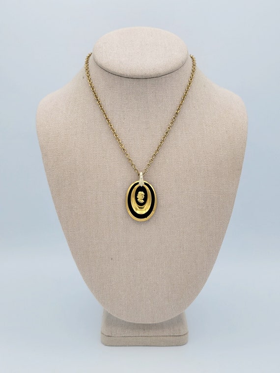 Vintage Gold Tone & Black Oval Cameo Pendant with Cable Chain Necklace Costume Jewelry Retro Statement Women Accessories Lady Face Plastic