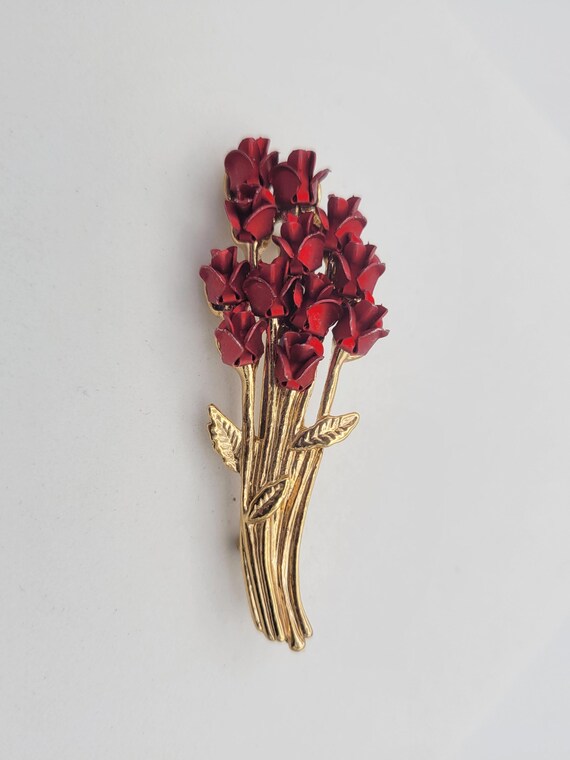 Vintage Gold Tone & Red Enamel Dozen of Long Stem Roses Brooch Costume Jewelry Retro Statement Women Pin Bouquet 3D Petals Leaves Valentine