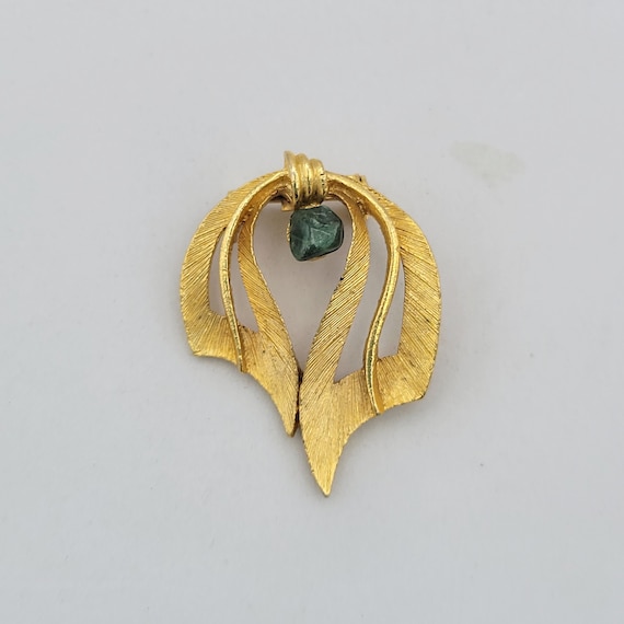 Vintage 1960s Gold Tone Textured Ribbon Brooch with Jade Stone Accent Costume Jewelry Retro Statement Women Pin Openwork Curve Scallop Bow