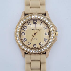 Geneva Platinum Beige & Gold Tone Rhinestones Ladies Watch with Silicone Band Costume Jewelry Retro Statement Timepiece Quartz Women