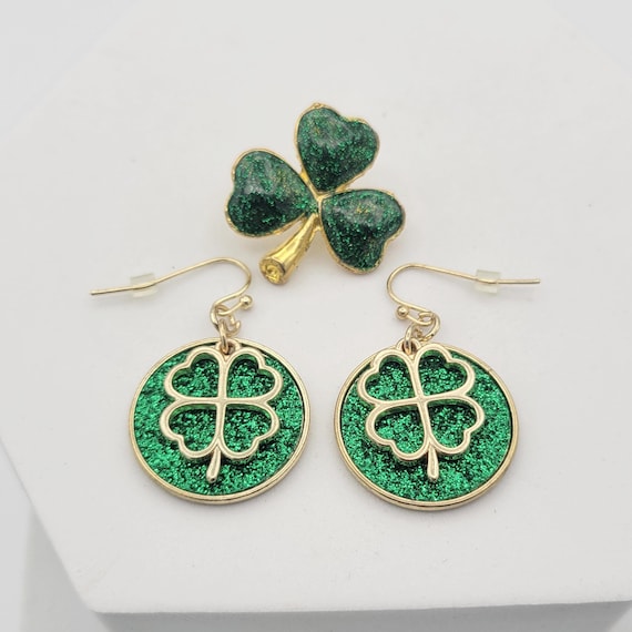 Vintage St. Patrick's Day Earrings & Brooch Jewelry Set Green Glitter Shamrocks Costume Jewelry Women Statement Retro 4 Leaf Clovers Discs