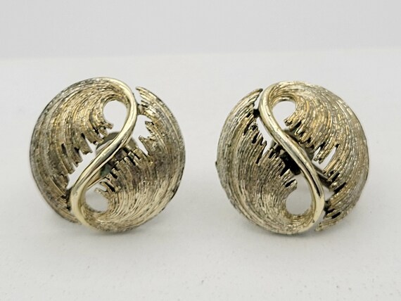 Vintage 1960s Lisner Two Tone Swirled Leaves Round Dome Screw Back Earrings Retro Women Accessories Statement Costume Jewelry Gold & Silver