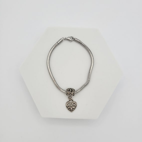 Vintage Silver Tone Snake Chain Bracelet with Filigree Heart Charm Costume Jewelry Retro Statement Women Accessories Floral Openwork Flower