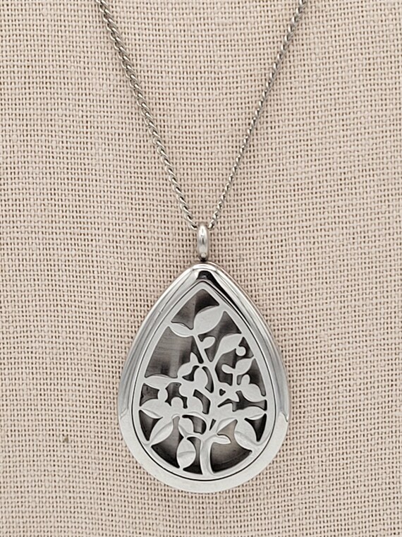 Vintage Silver Tone Openwork Teardrop Locket Pendant with Silver Tone Curb Chain Necklace Costume Jewelry Retro Statement Women Leaves Plant