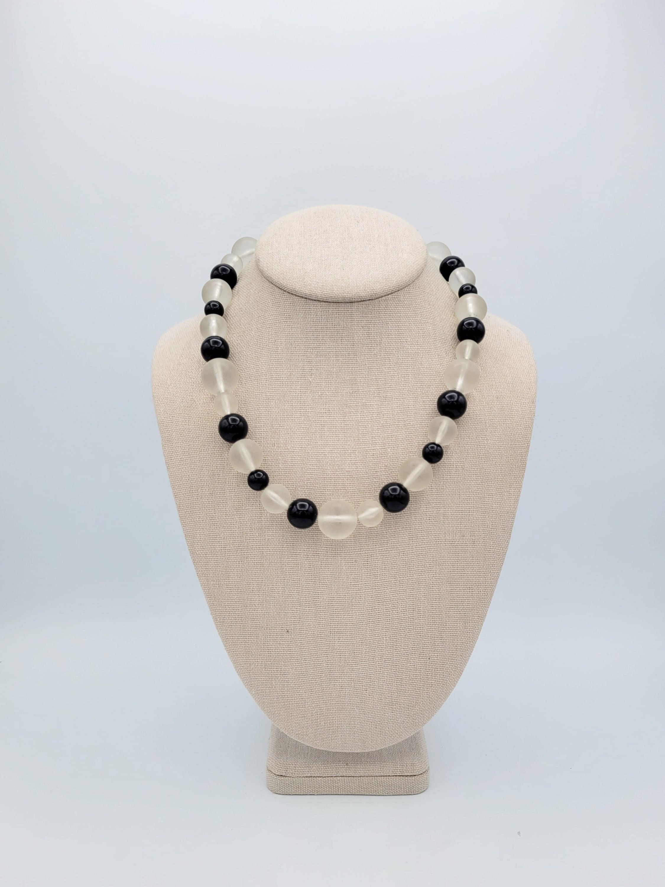 【DISCERNMENT】Surgical ball Beads necklace (handmade) Vintage Black & Opaque Clear Beaded Necklace Costume Jewelry