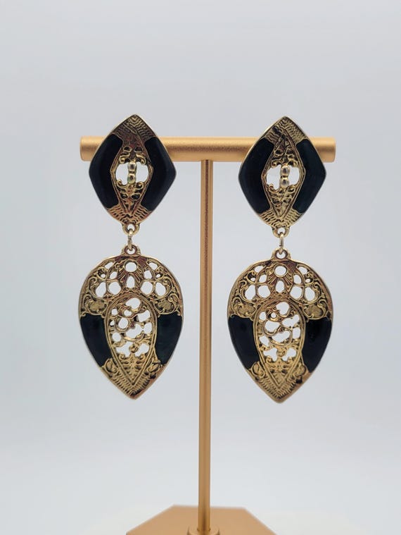 Vintage 1980s Gold Tone Openwork Filigree & Green Emerald Enamel Teardrop Dangle Earrings Costume Jewelry Women Statement Retro 2 3/4"