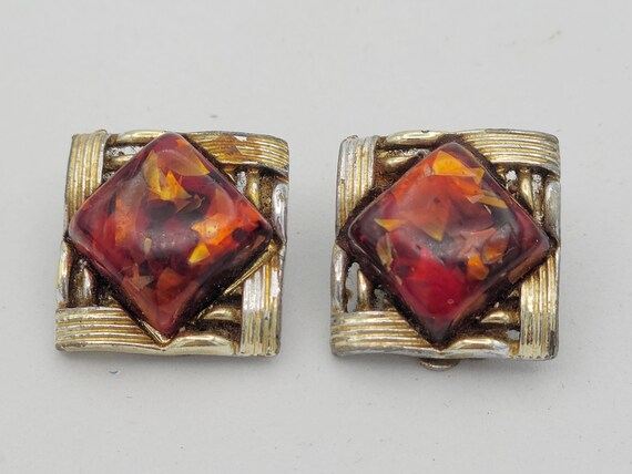 Vintage 1960s Silver Tone Square & Red Confetti Lucite Cabochon Clip On Earrings Costume Jewelry Statement Retro Accessories Women 3/4"