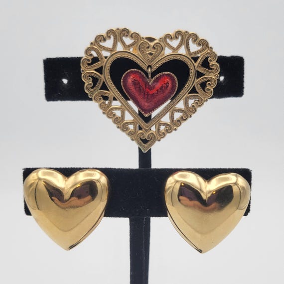 Vintage Gold Tone Hearts Valentine's Day Jewelry Set with Heart Shaped Stud Clip On Earrings & Openwork Heart Brooch Costume Jewelry Retro