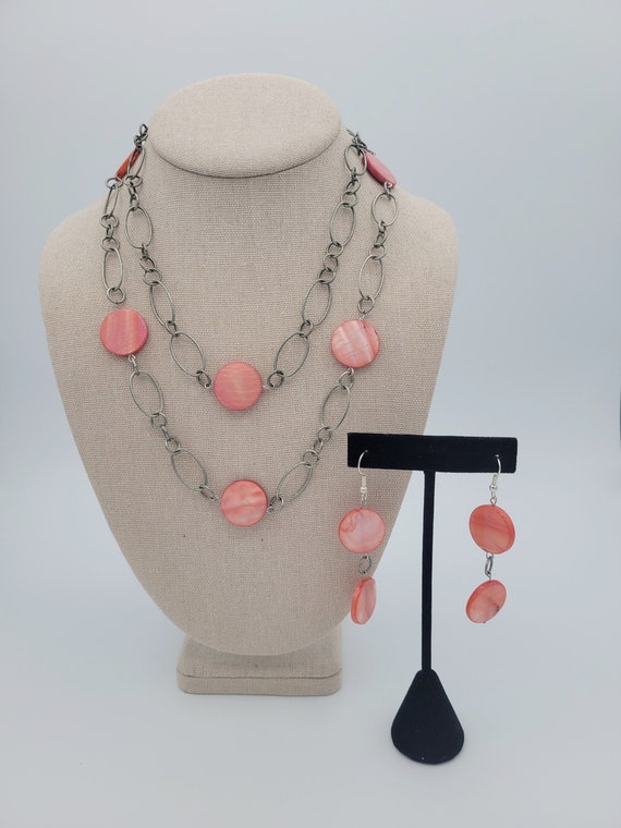 Vintage Silver Tone & Pink Circular Shell Jewelry Set with Matching Necklace and Earrings Costume Jewelry Retro Statement Women Iridescent